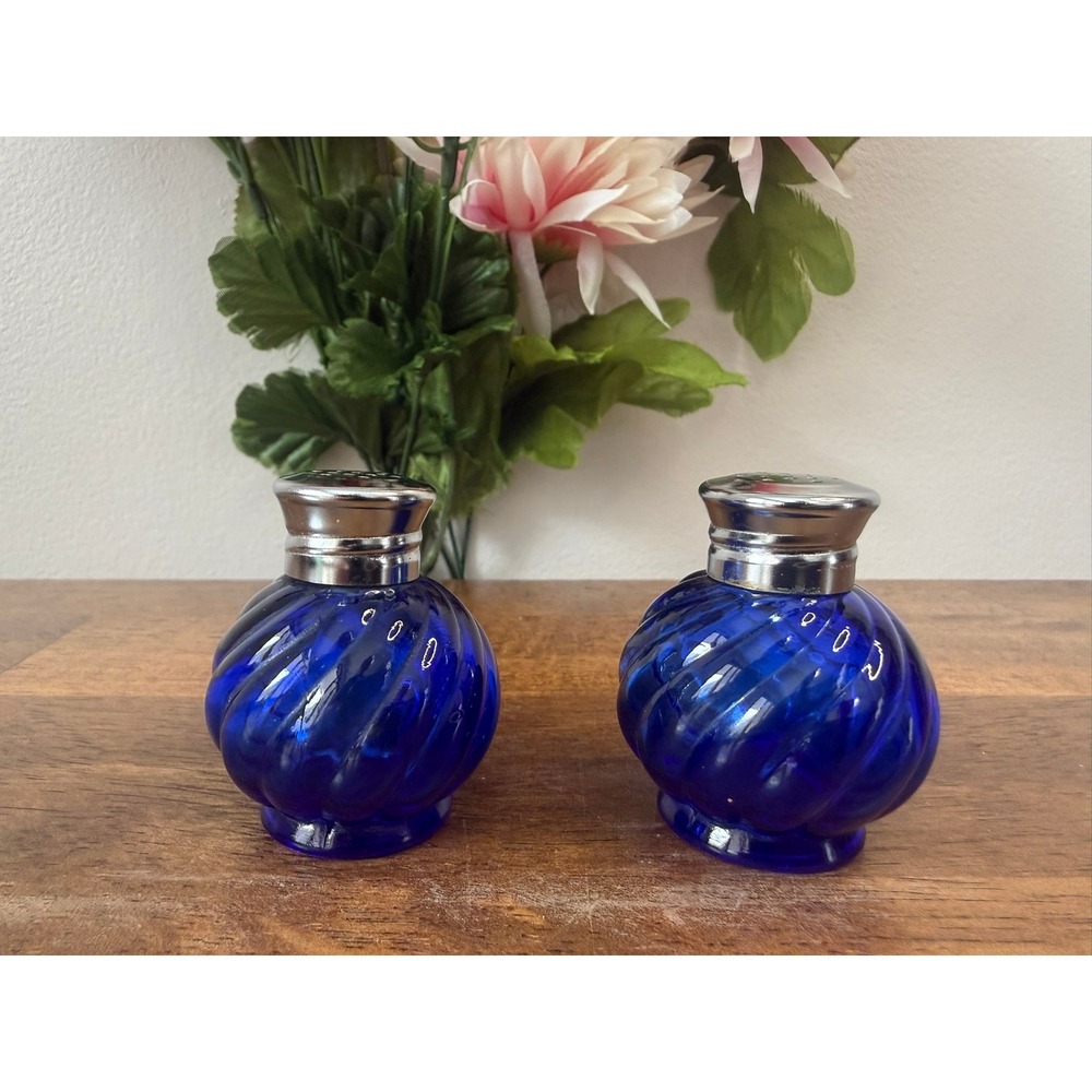 Vintage‎ Cobalt Blue Swirl Optic Glass Salt And Pepper Shakers MCM Kitchen Decor
